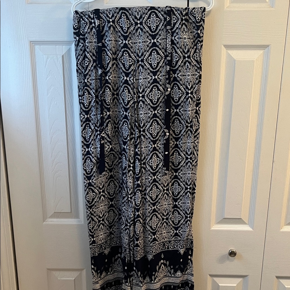 Elegant Navy and White Patterned Pants